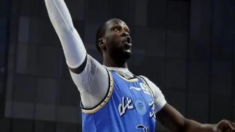 泰伦-卢：背靠背战哈登超40分钟时长，责任在我。